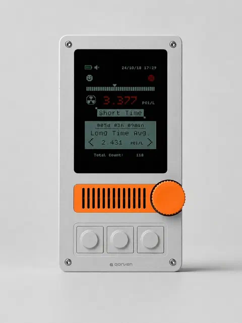 Front of the Qorvan Radon S1 display showing short-time and long-time average readings